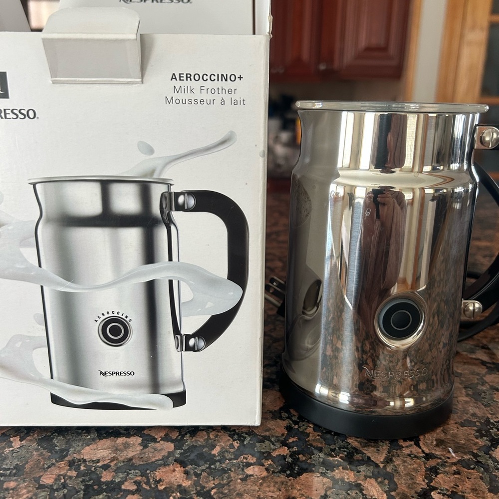 Nespresso 3192-US Aeroccino Plus Milk Frother used one time